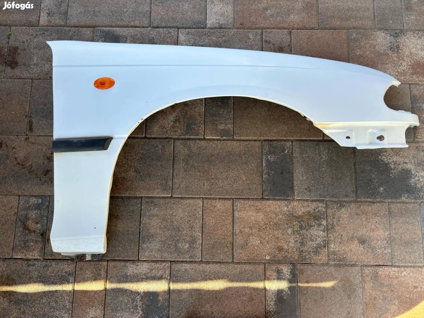 Opel Astra F jobb első sárvédő fehér 