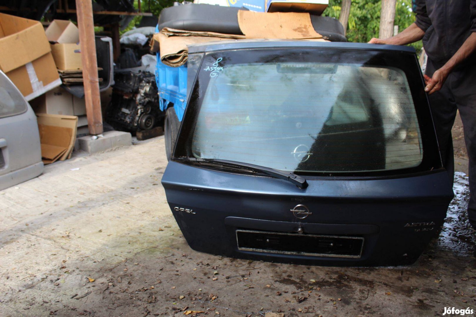 Opel Astra G csomagtér ajtó szélvédővel üresen (8)