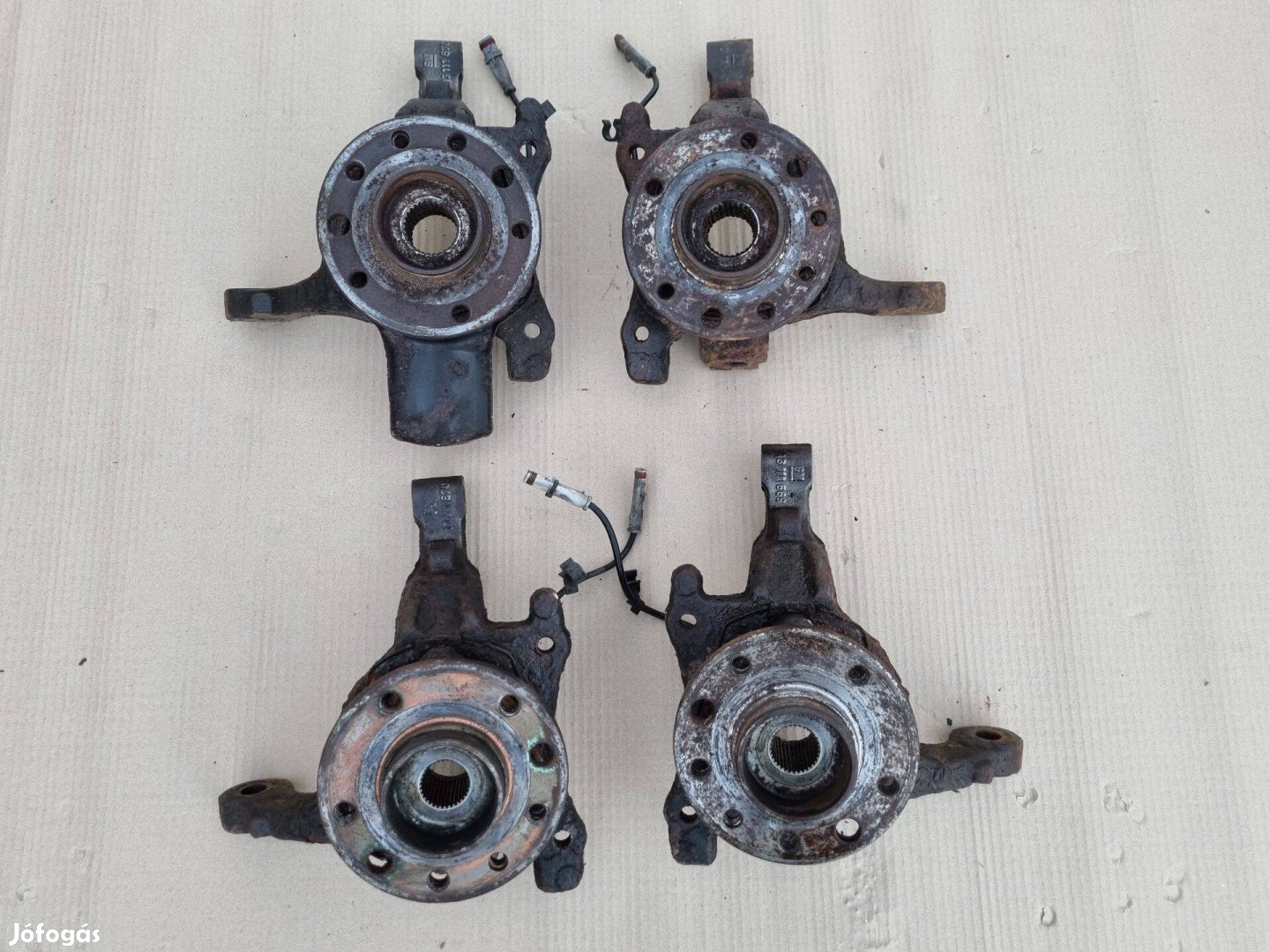 Opel Astra H 13111670 ,13111669 Csonkállvány gyári