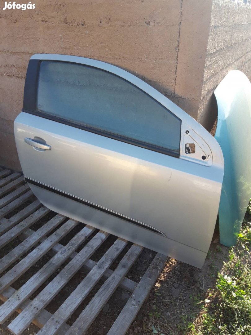 Opel Astra H GTC jobb ajtó z167
