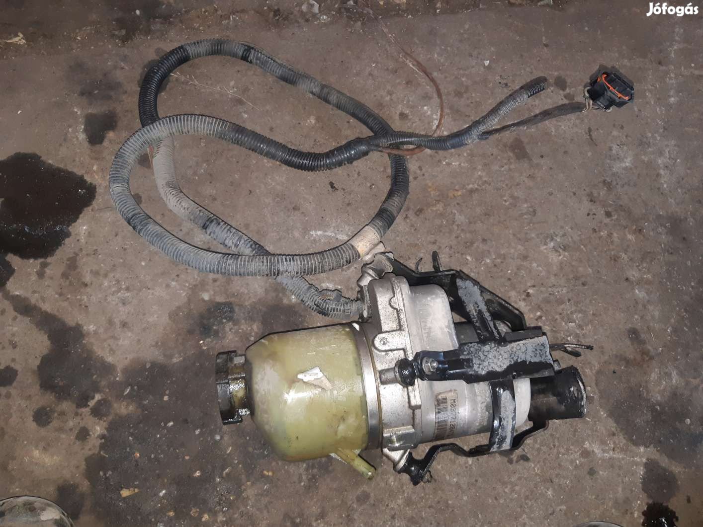 Opel Astra H Kormányszervó Szivattyú Szervó Tartály