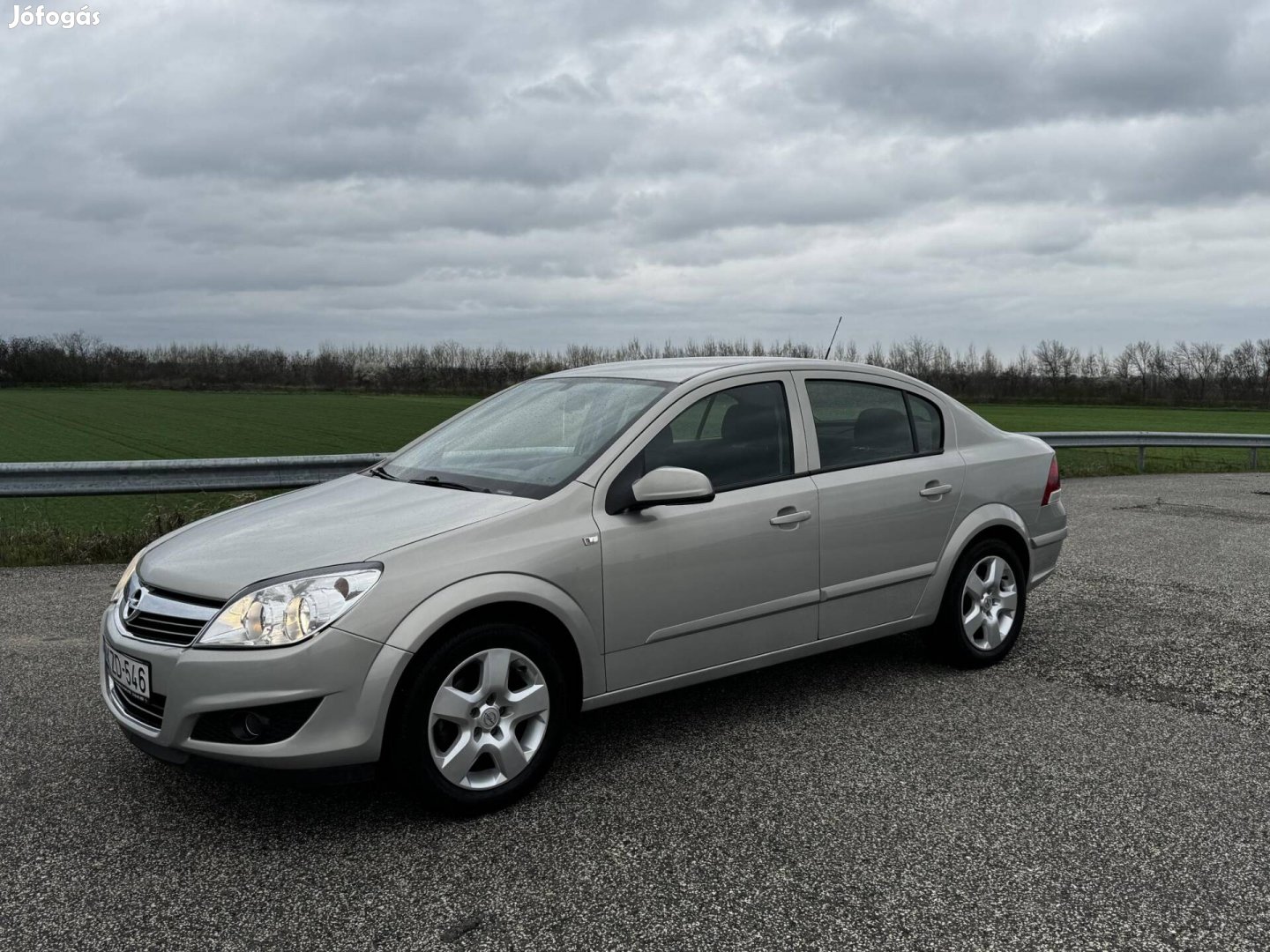 Opel Astra H Sedan 1.6 Essentia Magyarországi....