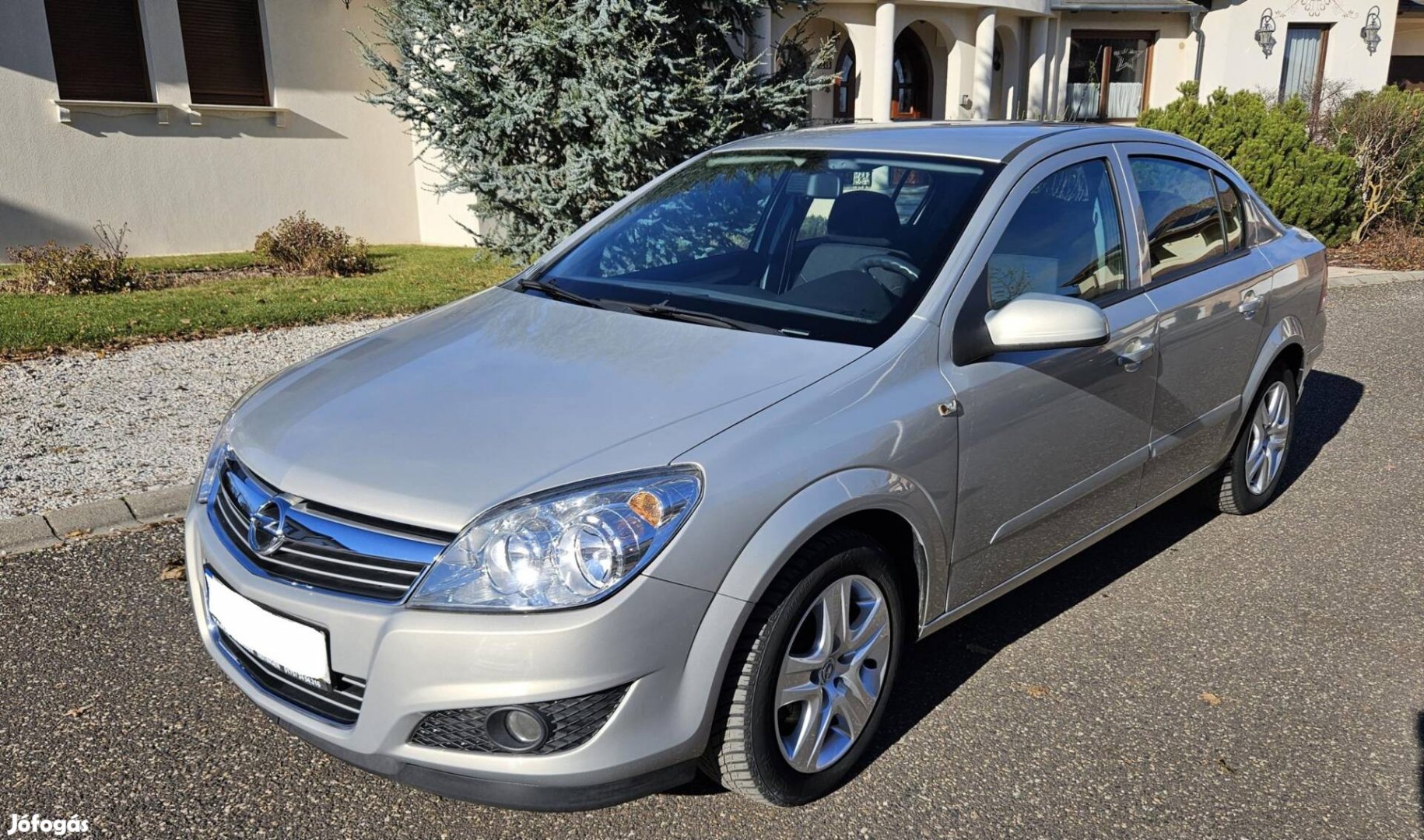 Opel Astra H Sedan 1.6 Essentia Megkimélt Állapot