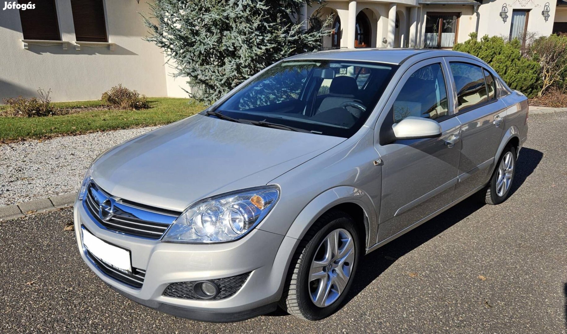 Opel Astra H Sedan 1.6 Essentia Megkimélt Állapot