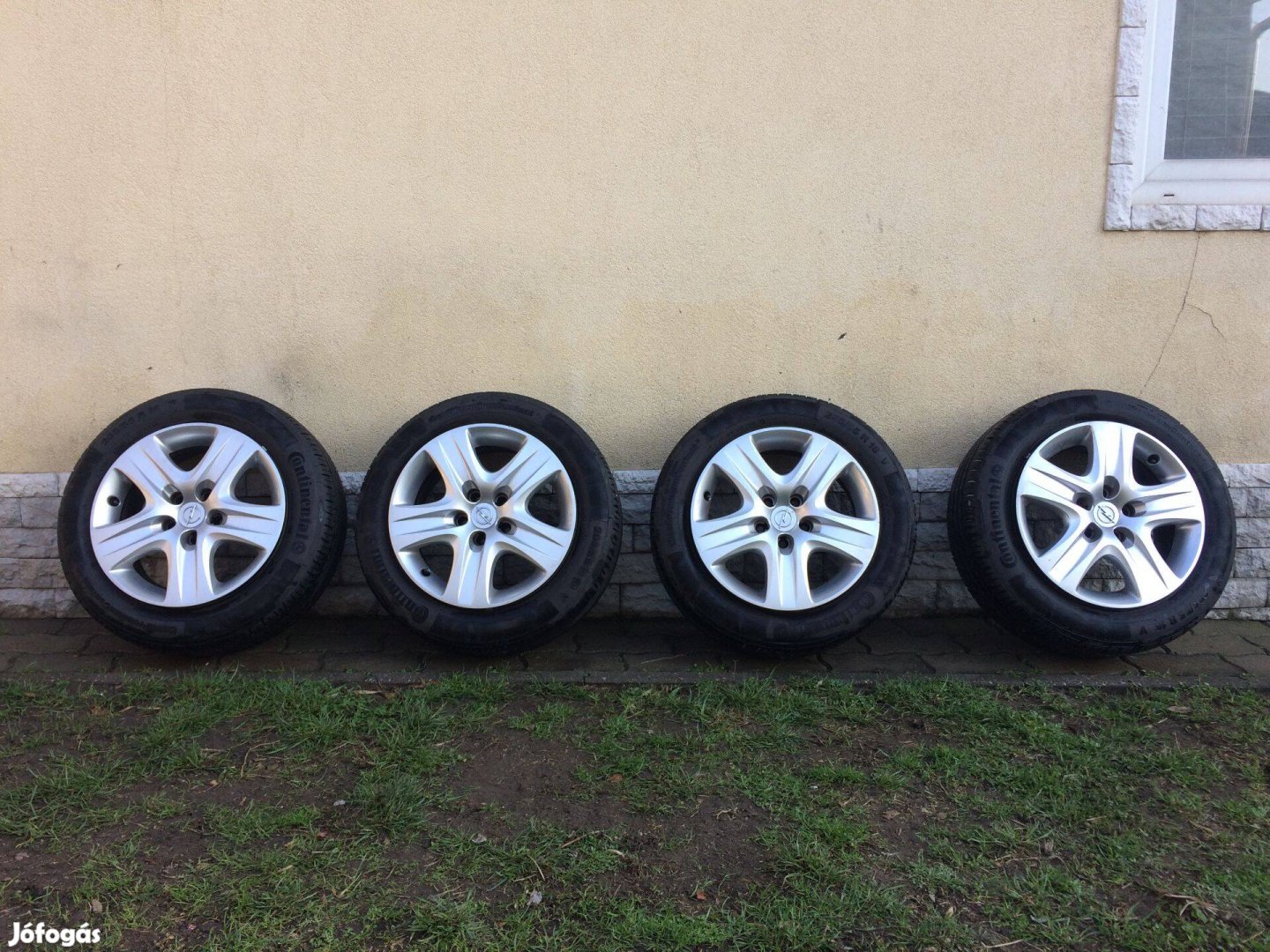 Opel Astra H Stuktur felni dísztárcsákkal. 4 db