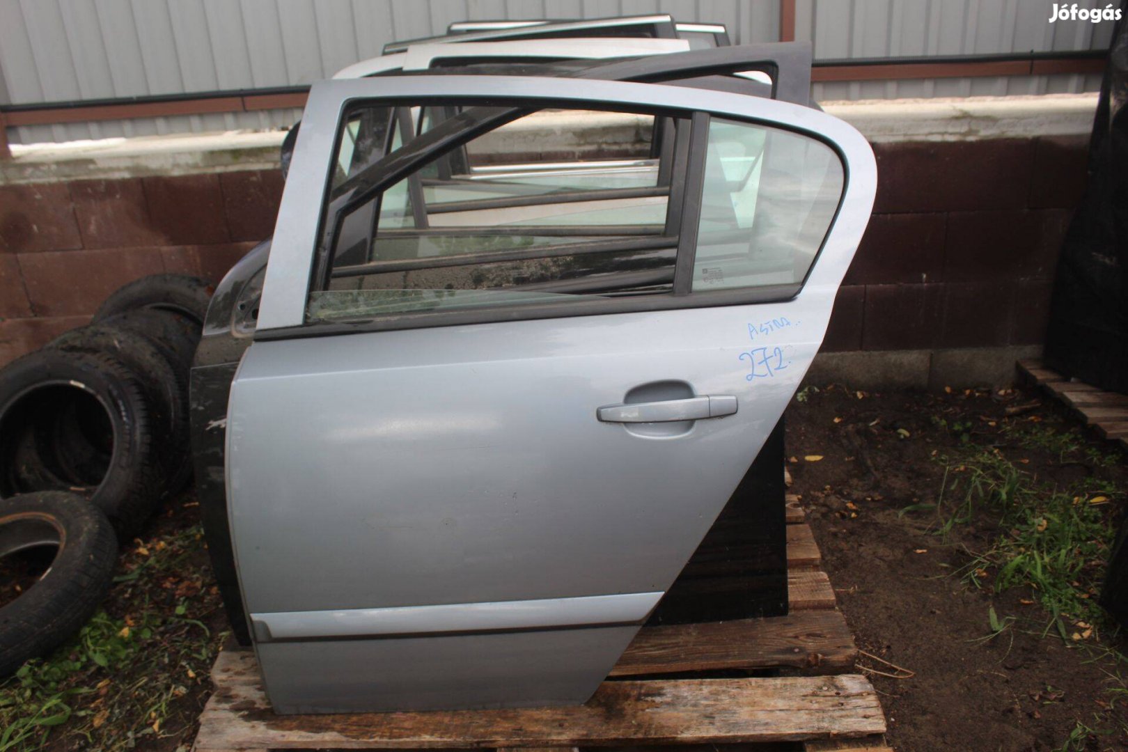 Opel Astra H bal hátsó ajtó üresen (272.)