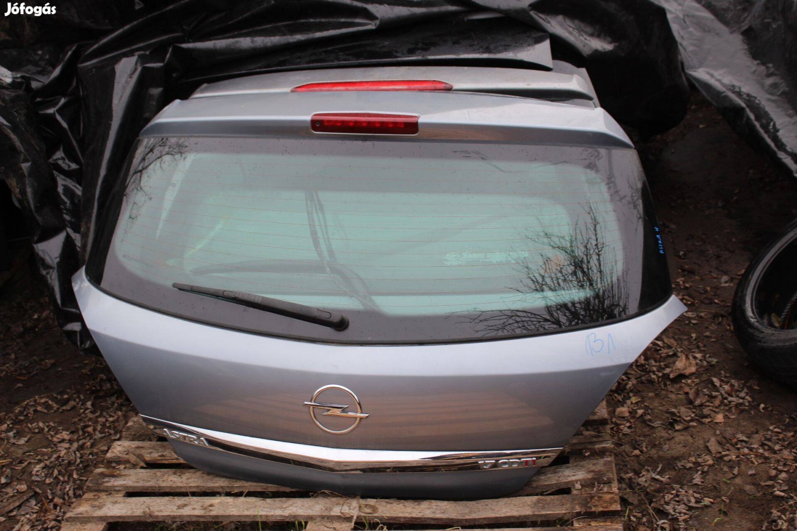 Opel Astra H csomagét ajtó üresen szélvédővel (131.)
