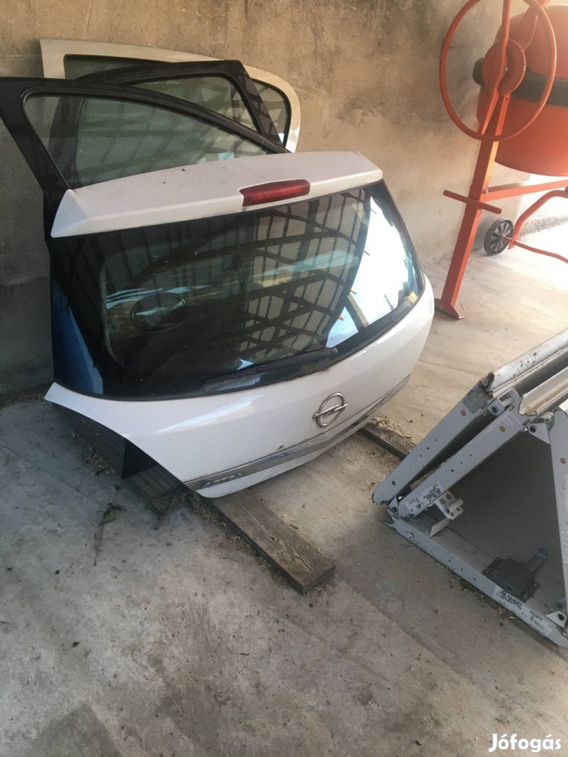 Opel Astra H csomagtér ajtó csomagtérajtó 