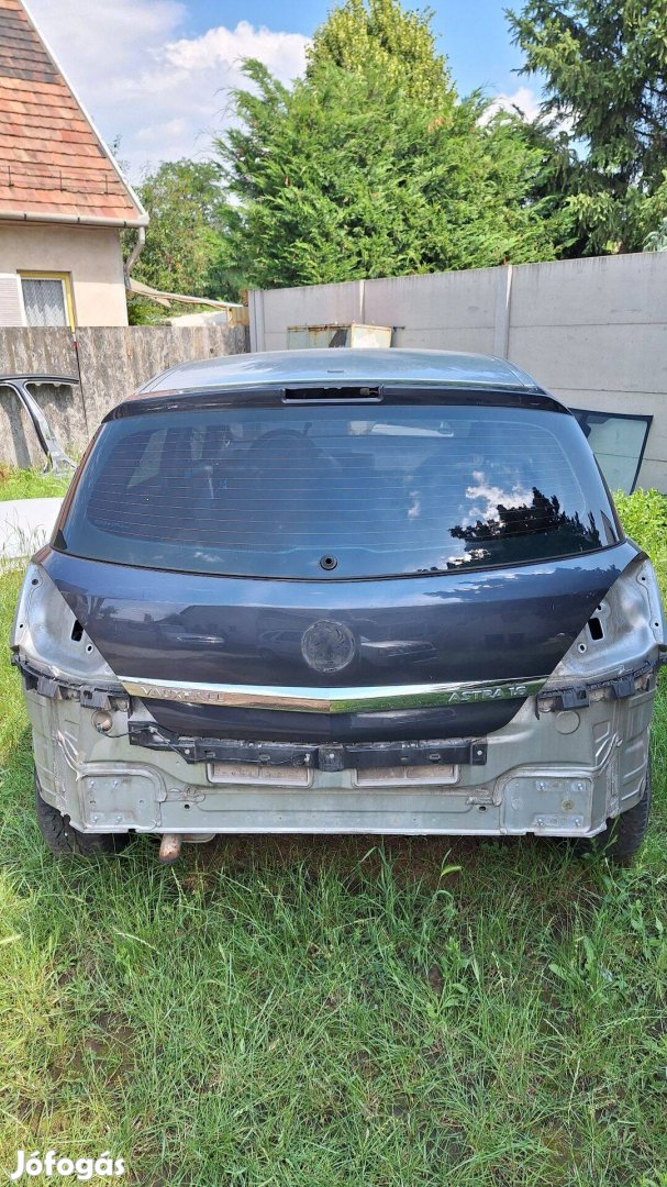 Opel Astra H csomagtérajtó