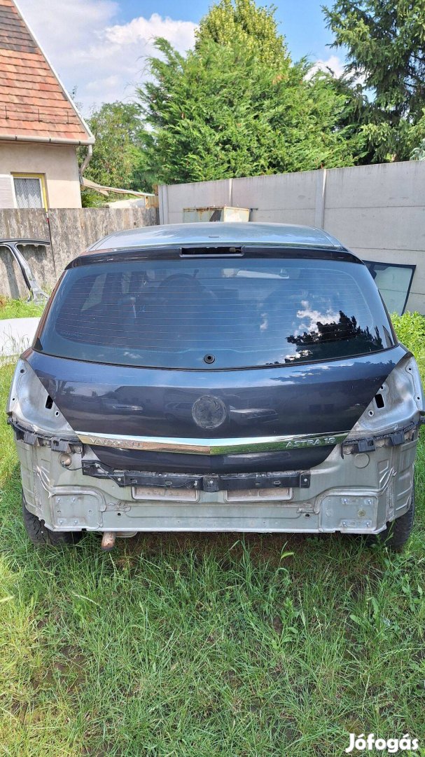 Opel Astra H csomagtérajtó