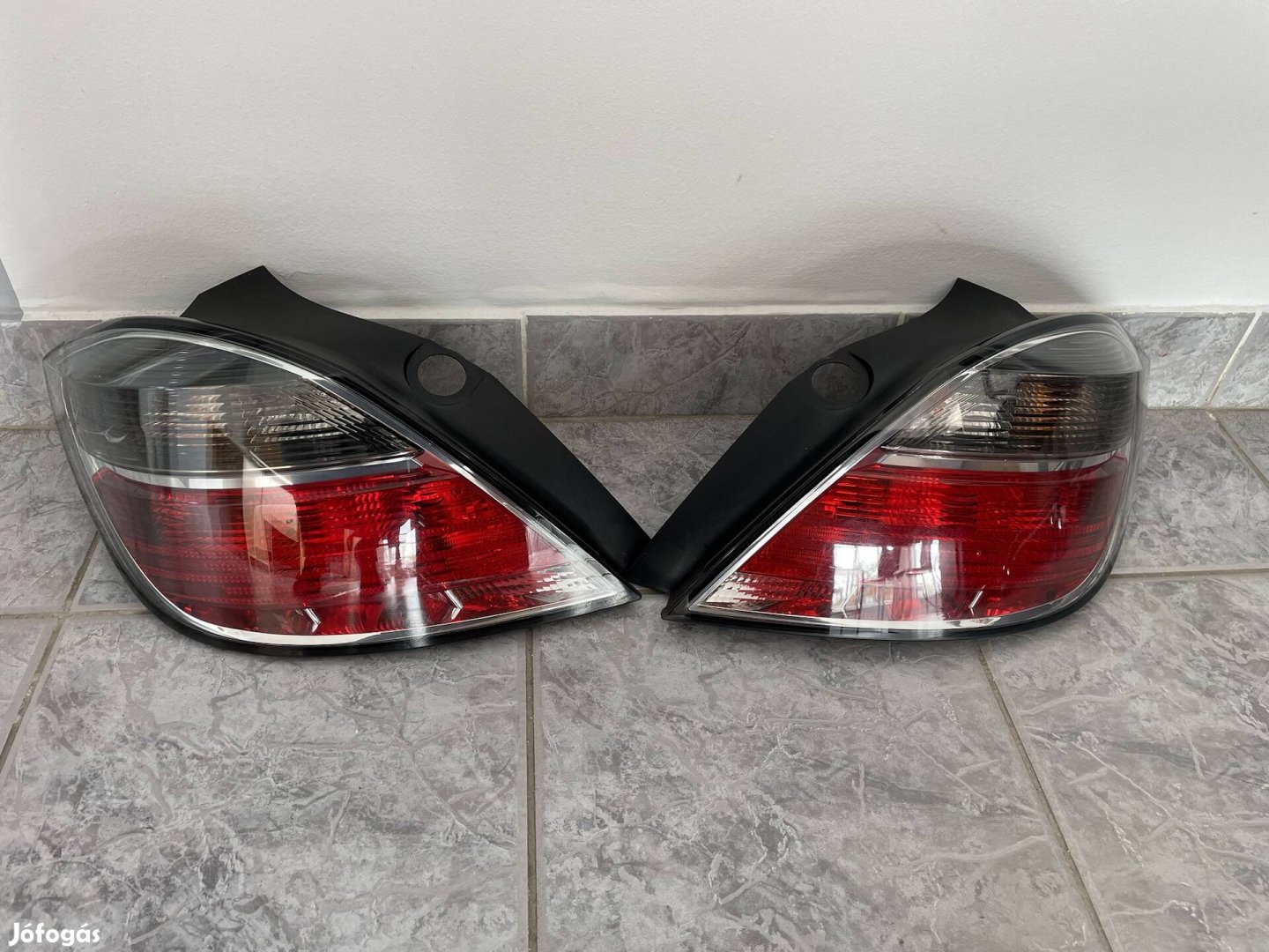 Opel Astra H füst színű hátsó lámpa
