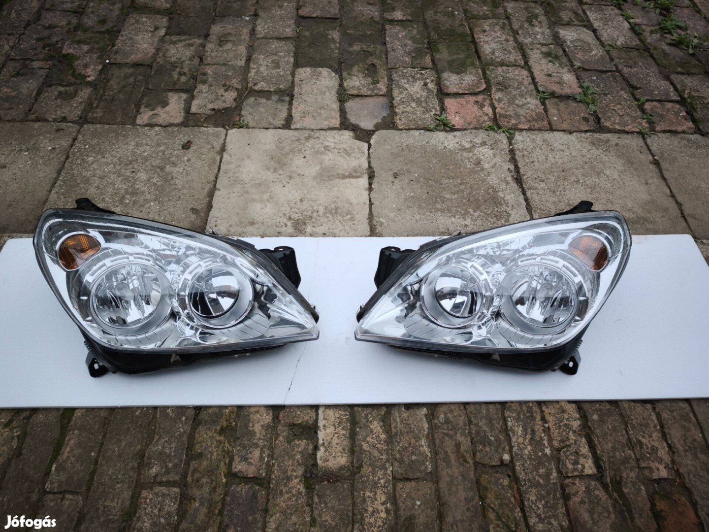 Opel Astra H gyári Hella első fényszóró pár