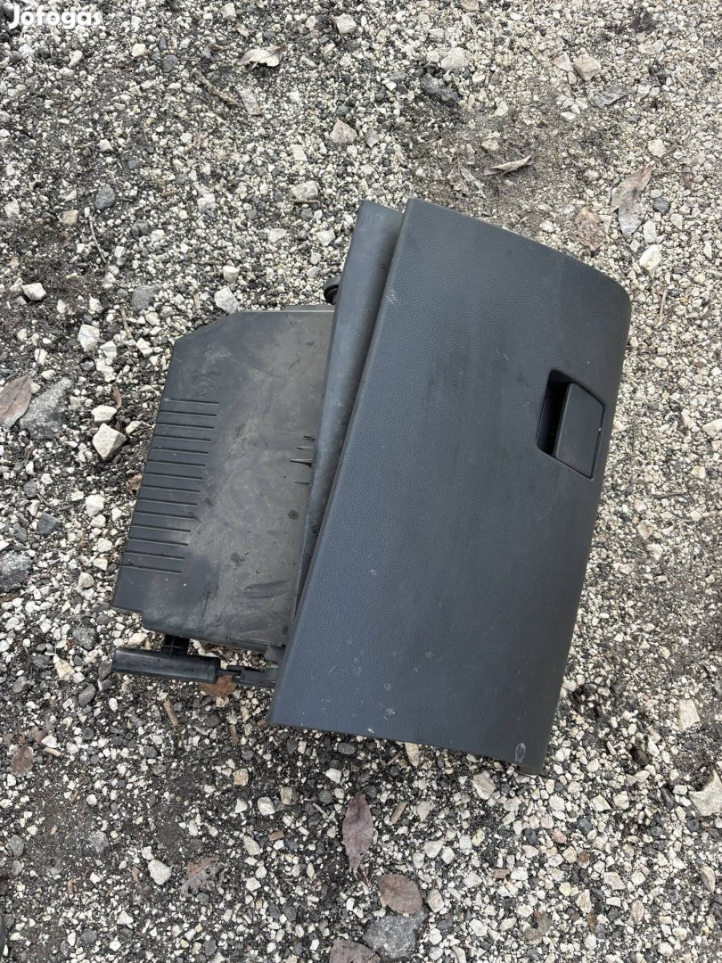 Opel Astra H kesztyűtartó 