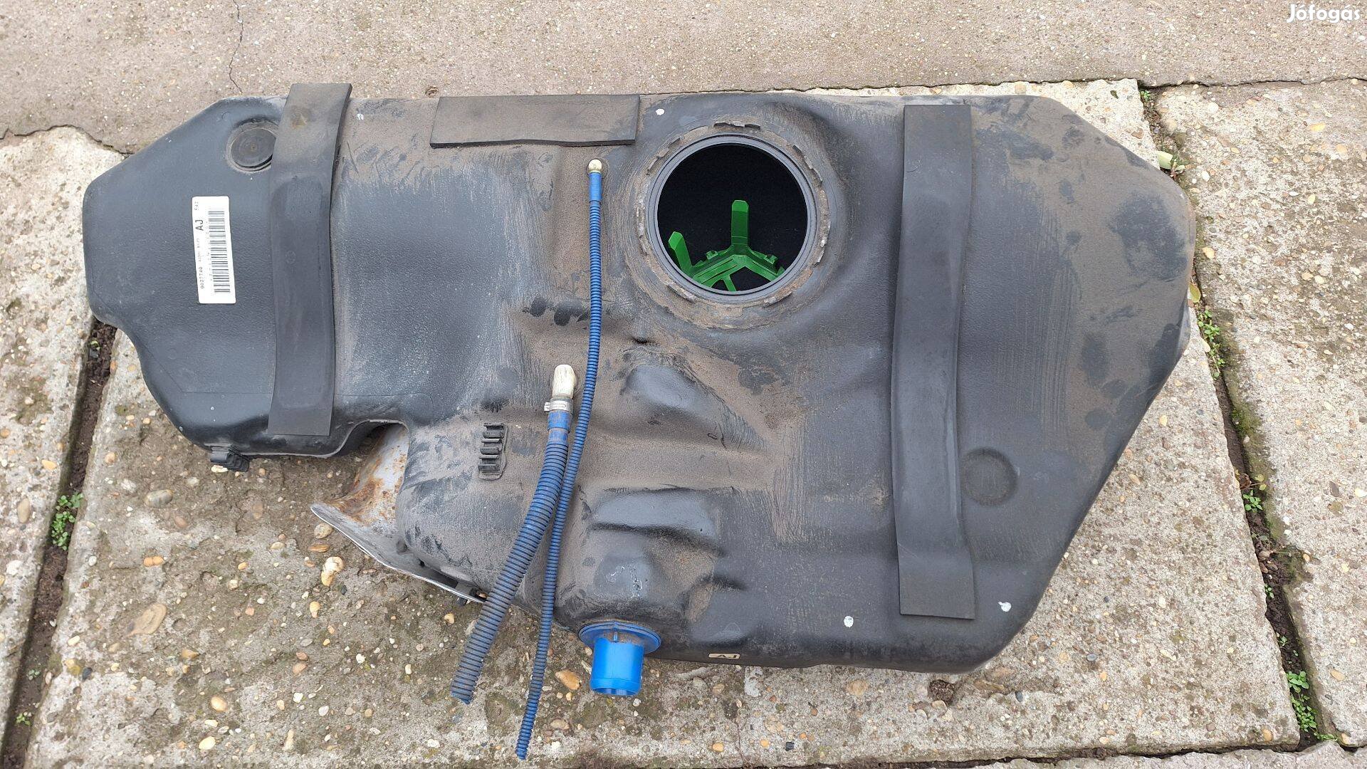 Opel Astra H kombi üzemanyag tank 13117458