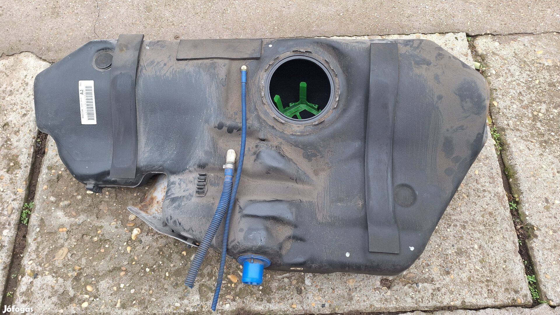 Opel Astra H kombi üzemanyag tank 13117458