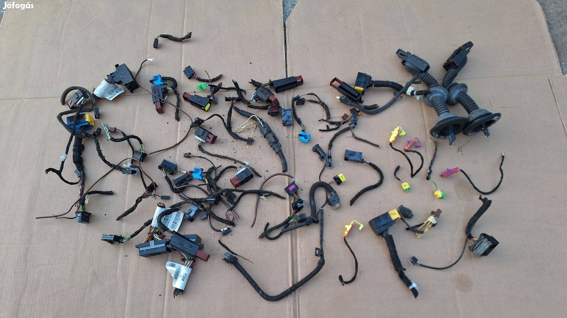 Opel Astra H utastér kábelek csatlakozó