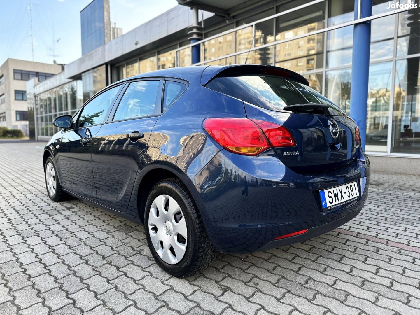 Opel Astra J 1.4 Essentia 111ekm-rel itt van am...