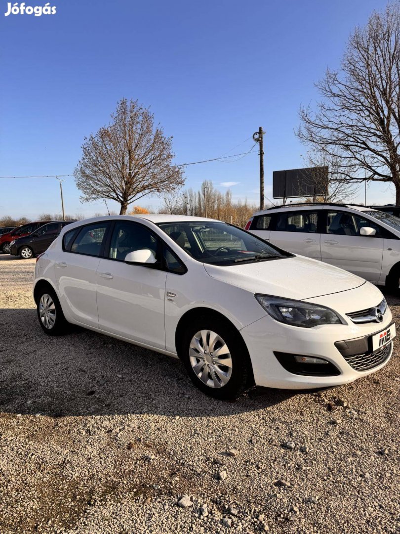 Opel Astra J 1.4 T Active Ülésfűtés . Tempomat....