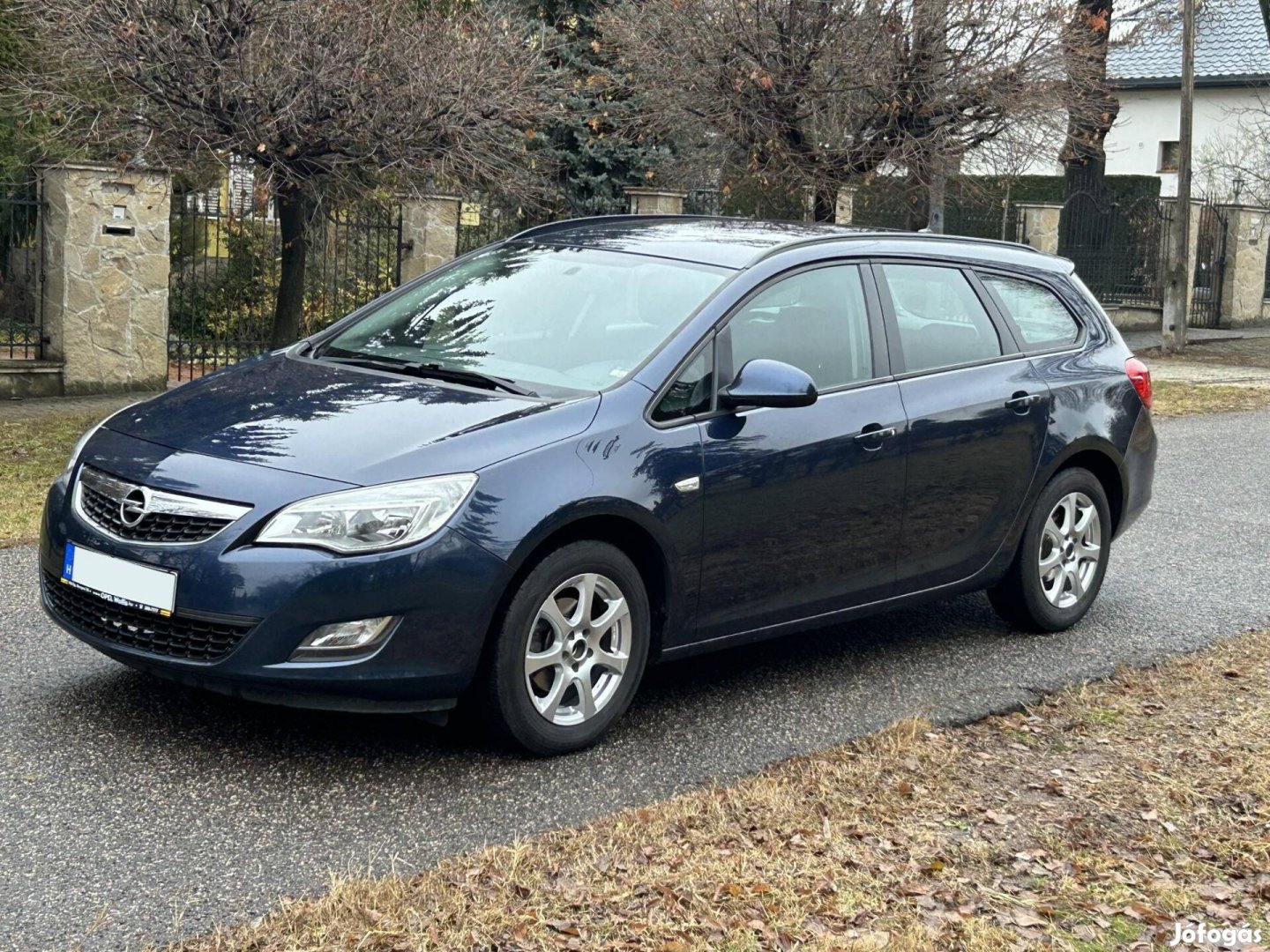 Opel Astra J 1.4 T Active Vezetett Szervízkönyv...