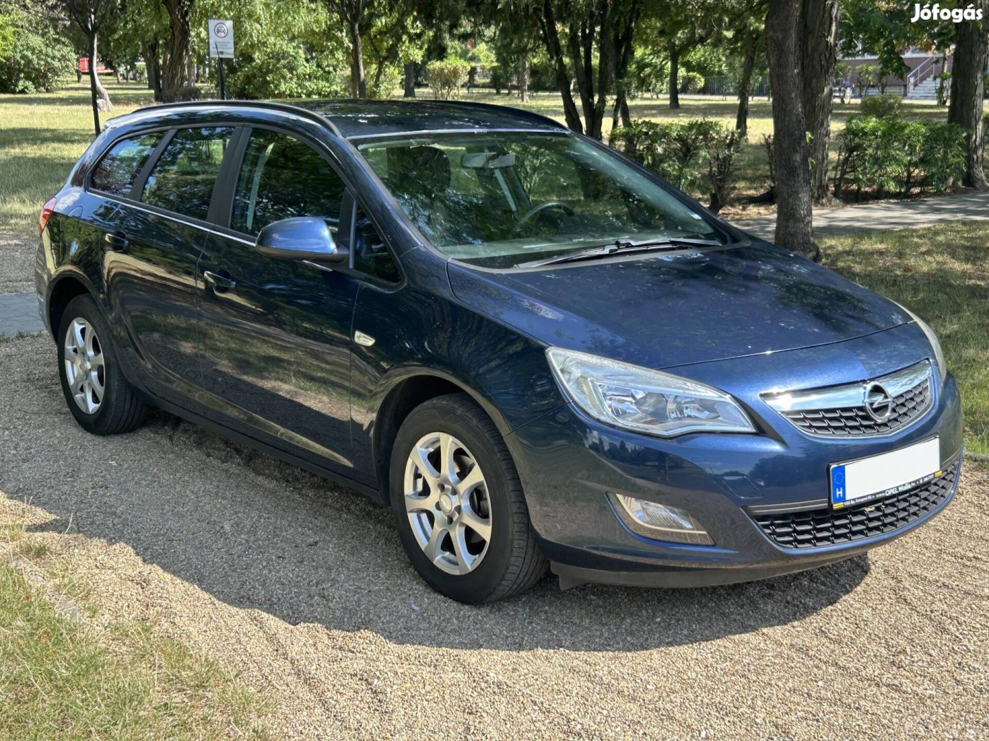 Opel Astra J 1.4 T Active Vezetett Szervízkönyv...