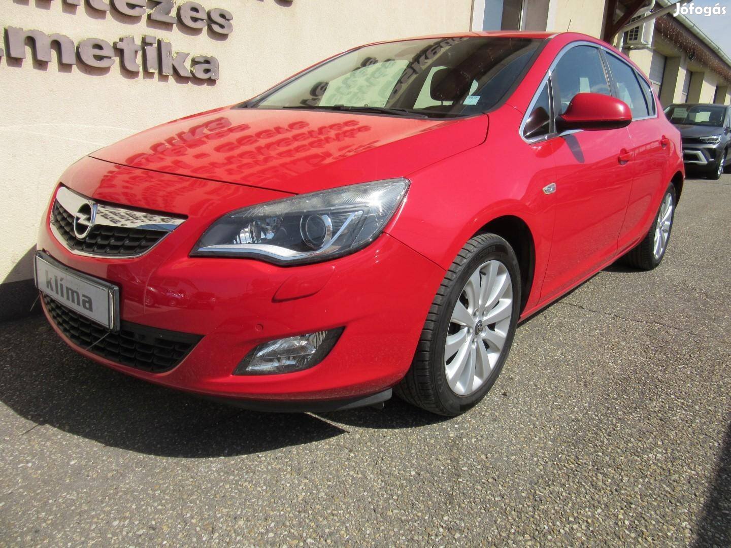 Opel Astra J 1.4 T Cosmo Digitklima. Tempomat....