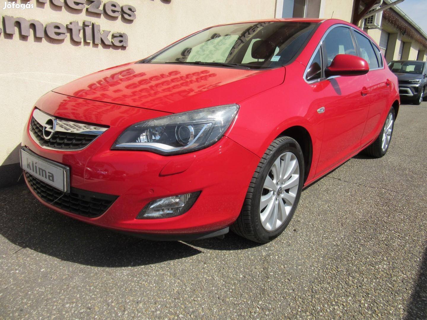 Opel Astra J 1.4 T Cosmo Digitklima. Tempomat....