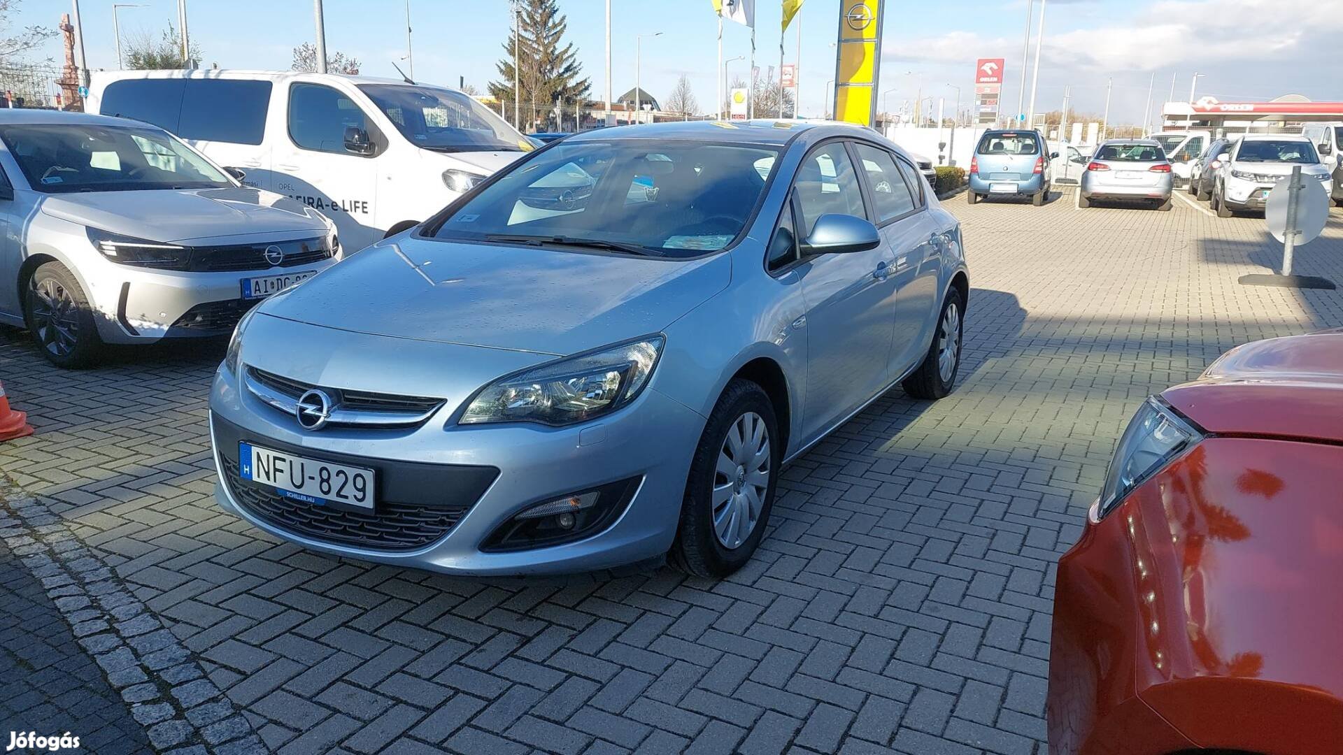 Opel Astra J 1.4 T Enjoy Vezetett szervizkönyve...