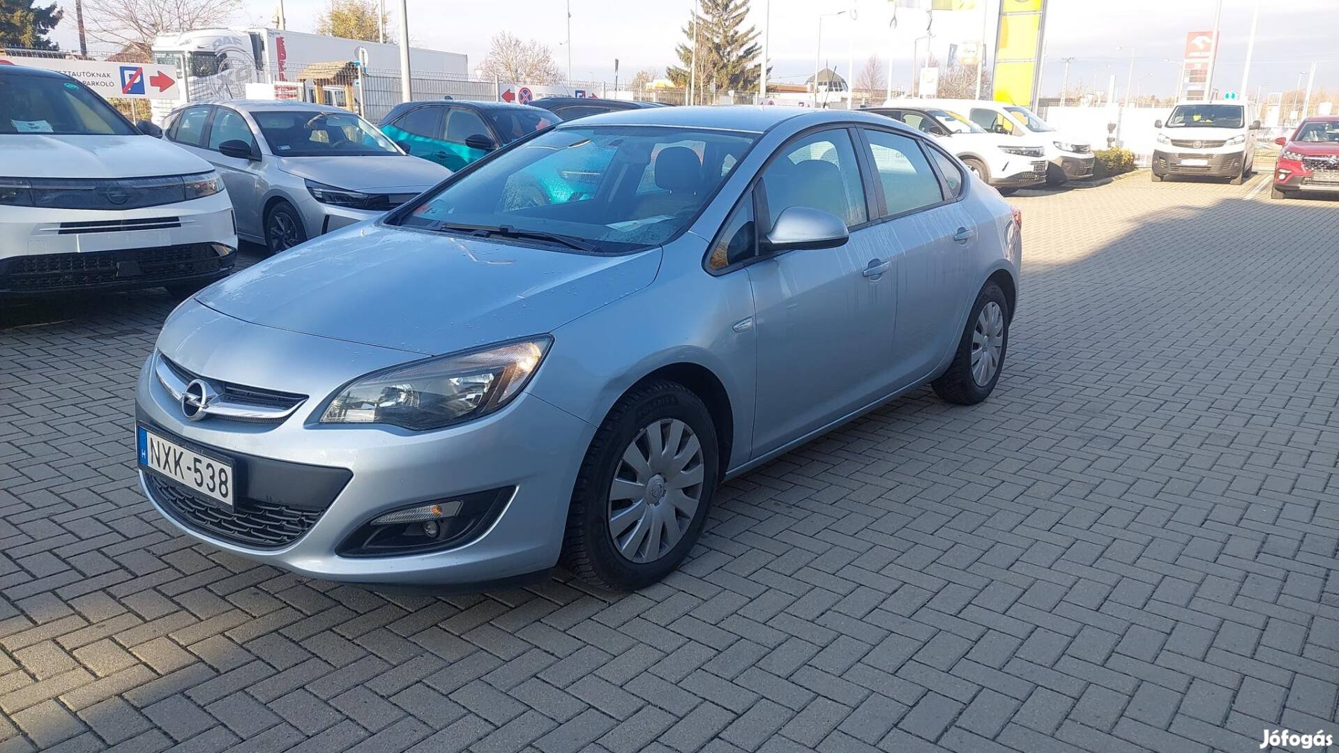 Opel Astra J 1.6 Enjoy Vezetett szervizkönyves...