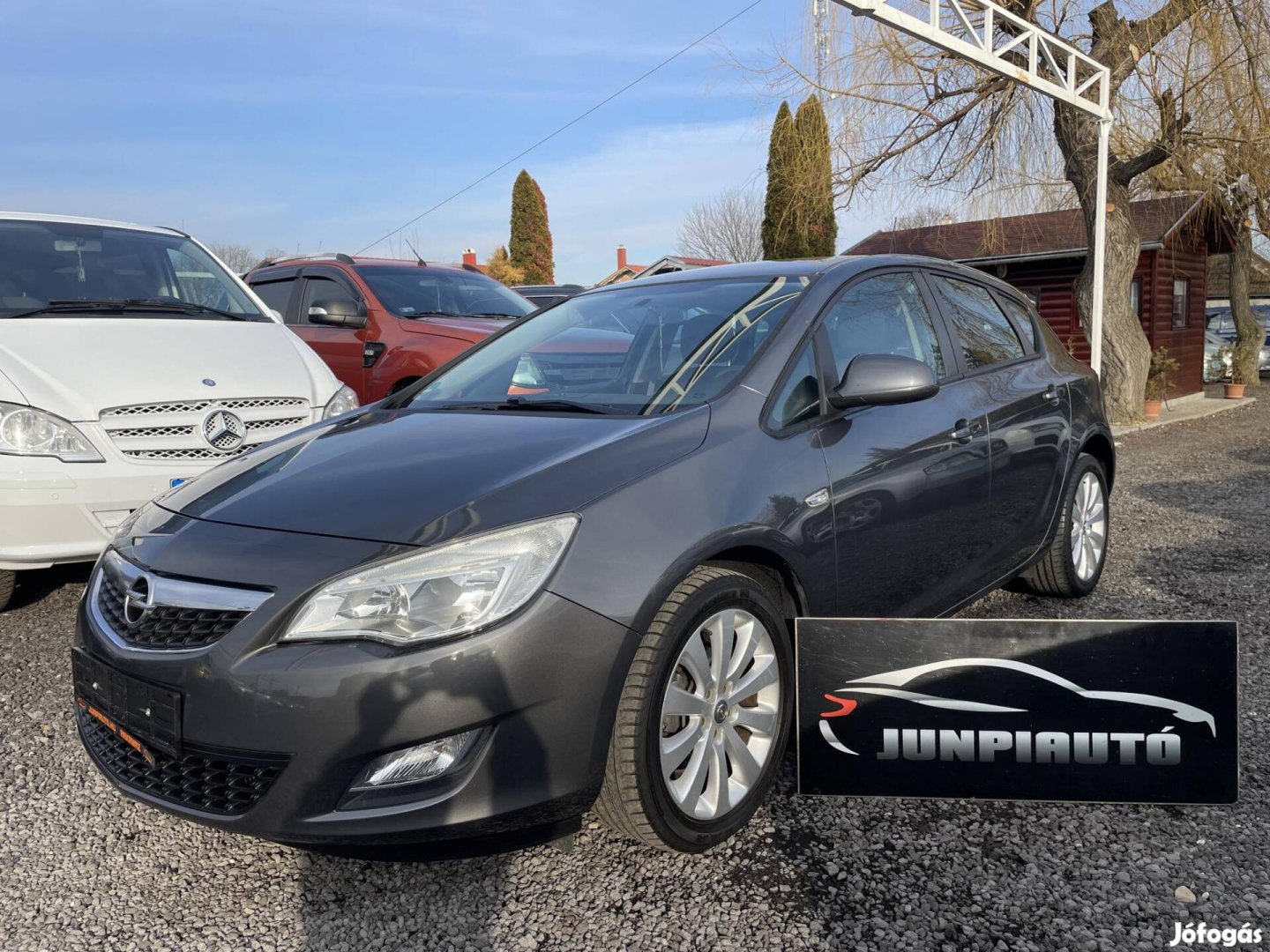 Opel Astra J 1.6 Kitűnő állapotú szgk. ajándék...