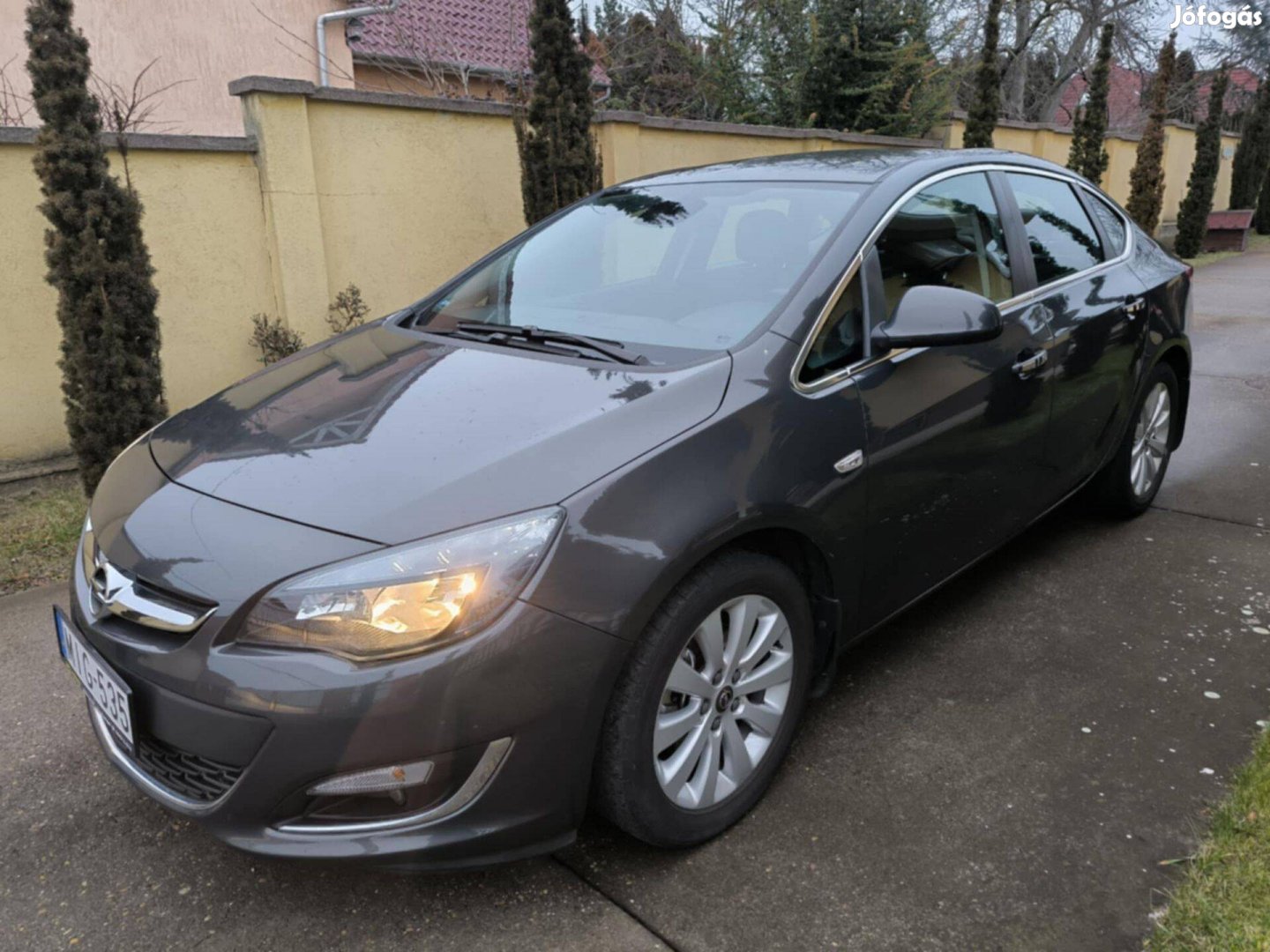 Opel Astra J 1.6 Notchback