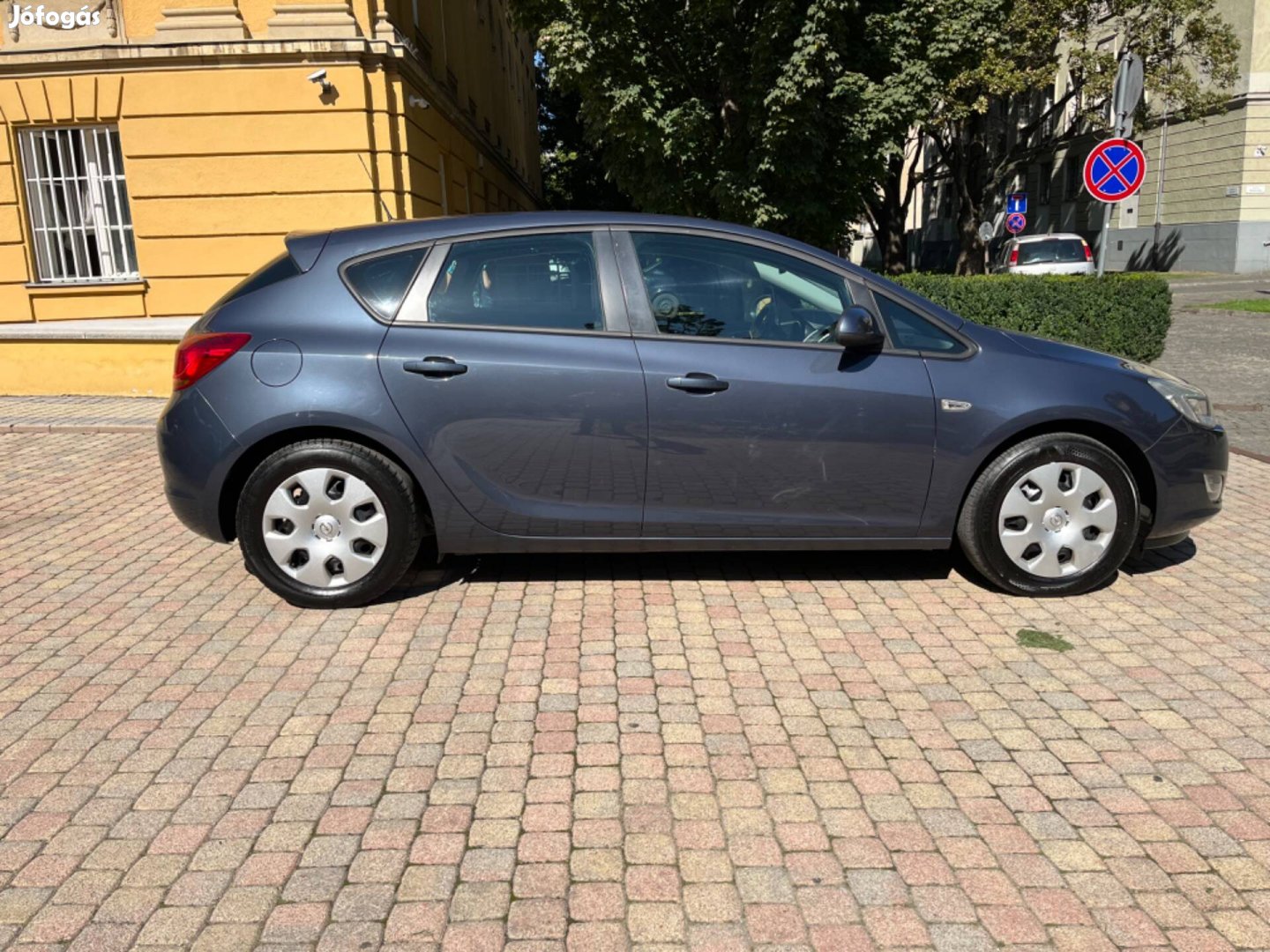 Opel Astra J 1.6i! 100Ekm!!!kitűnő!