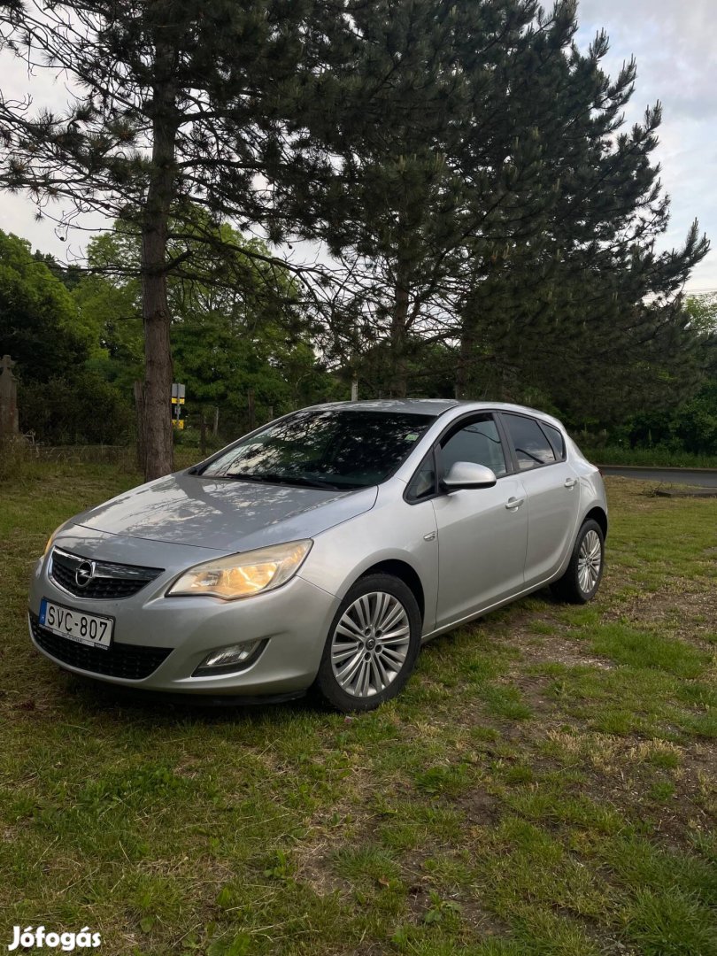 Opel Astra J