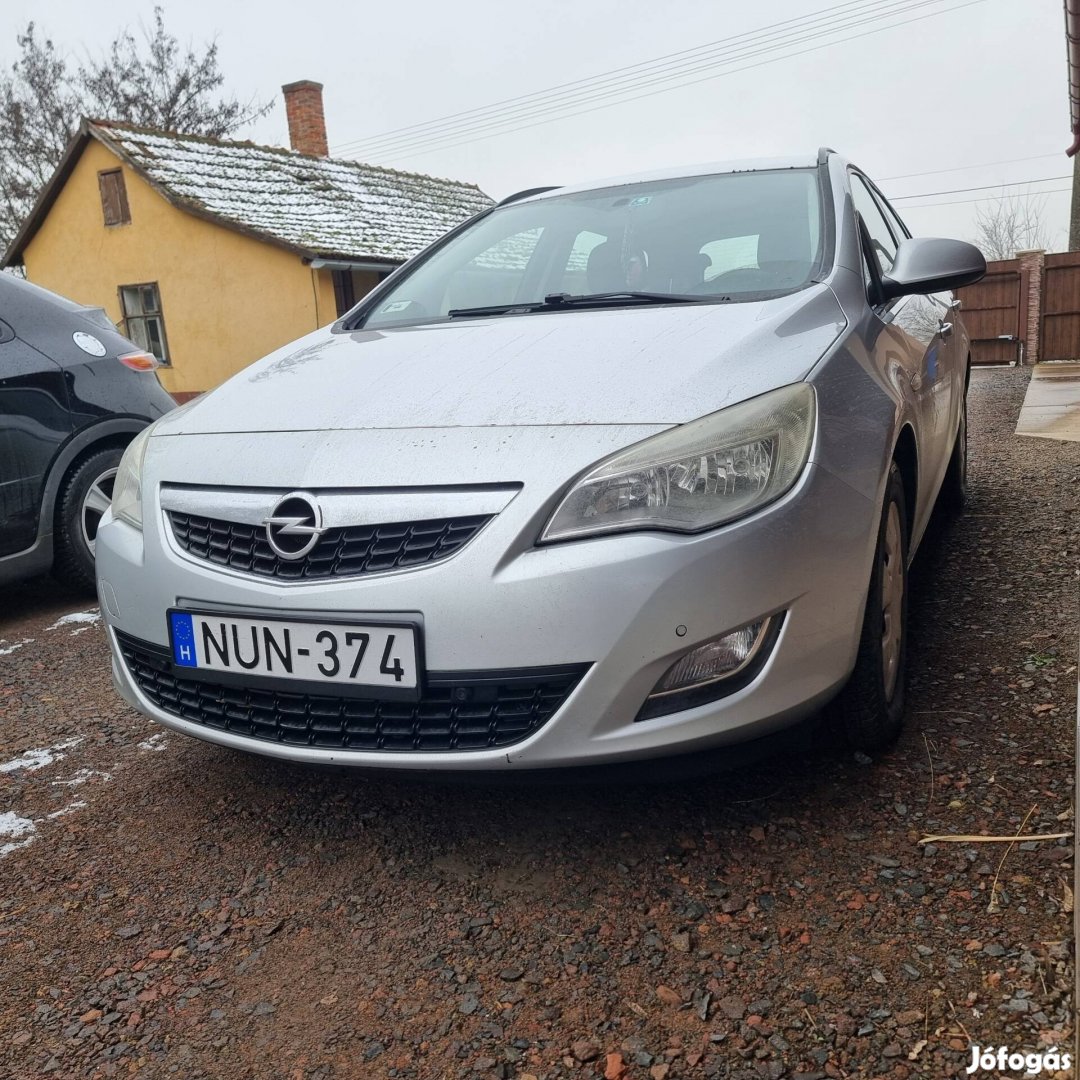 Opel Astra J