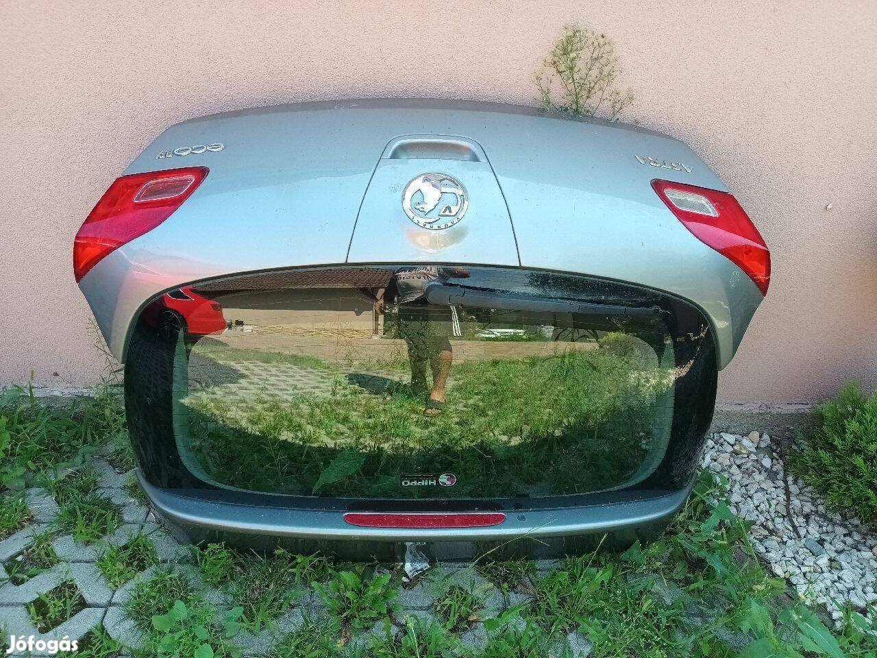 Opel Astra J Csomagtérajtó Ezüst