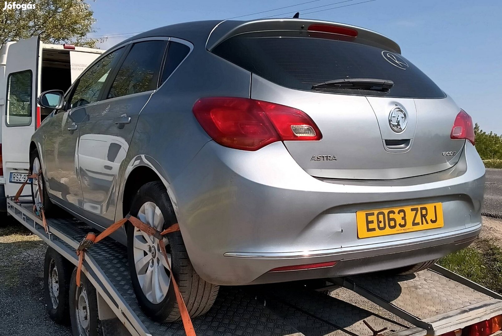 Opel.Astra J Facelift 5 ajtós hátuljához alkatrészek