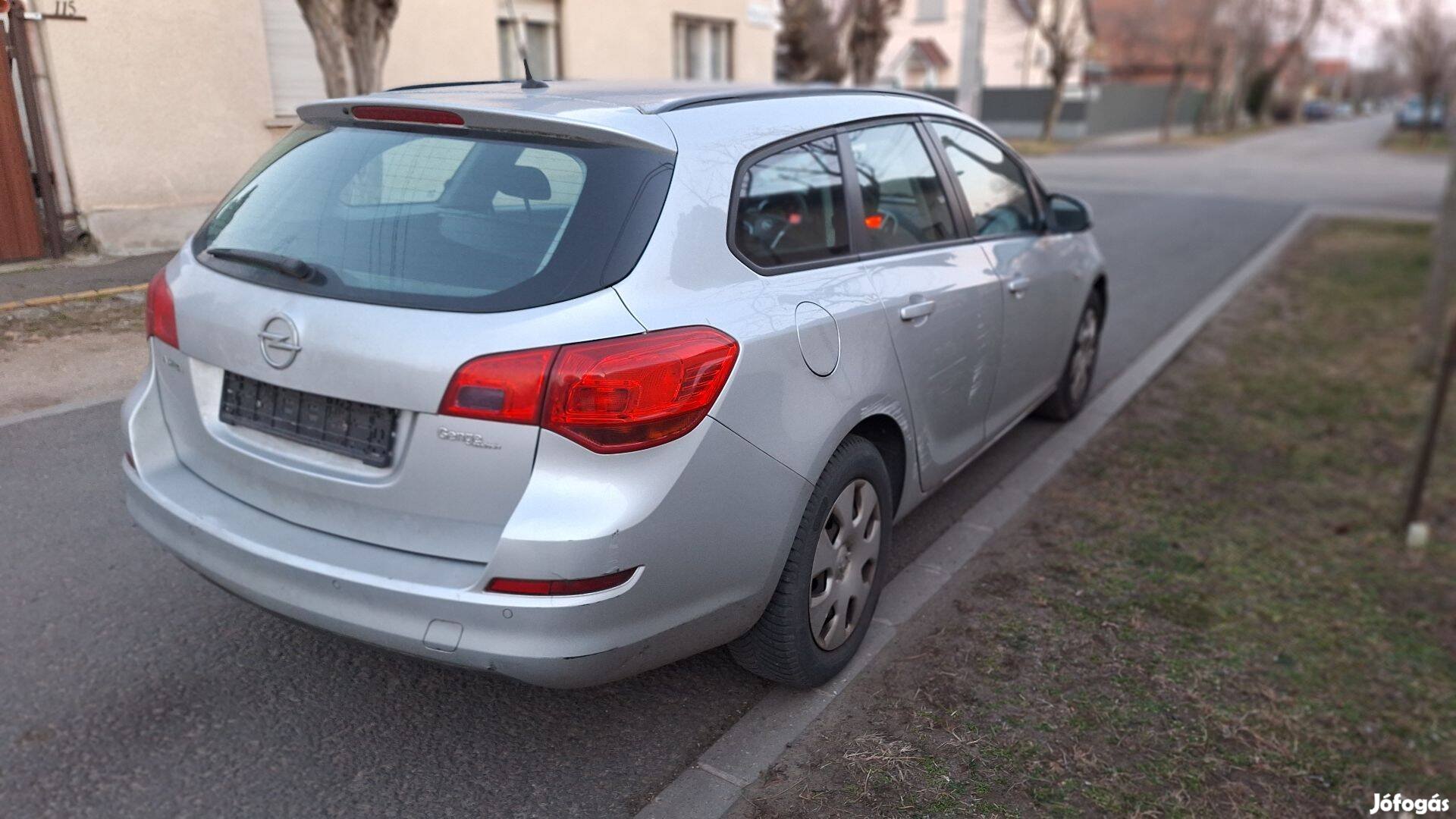 Opel Astra J Kombi A17Dtj Bontott Alkatrész