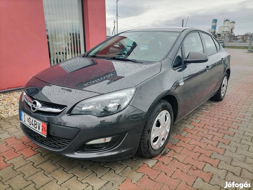 Opel Astra J Sedan 1.4 Selection Edition