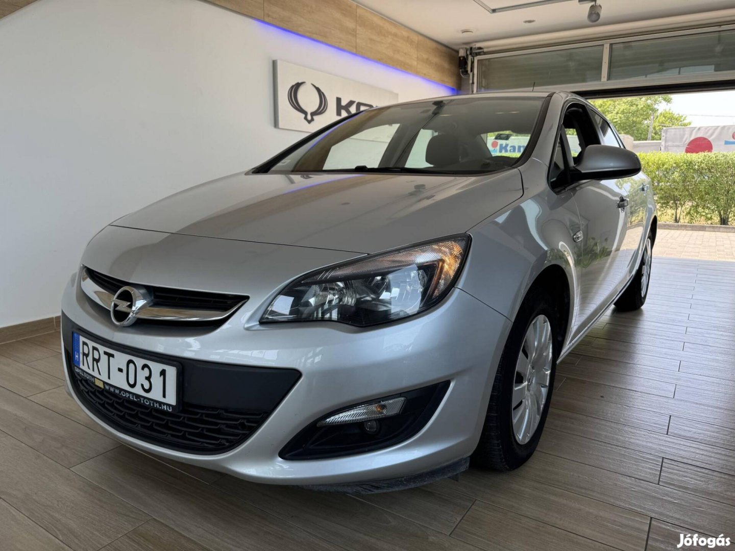 Opel Astra J Sedan 1.4 T Enjoy Magyarországi. 1...