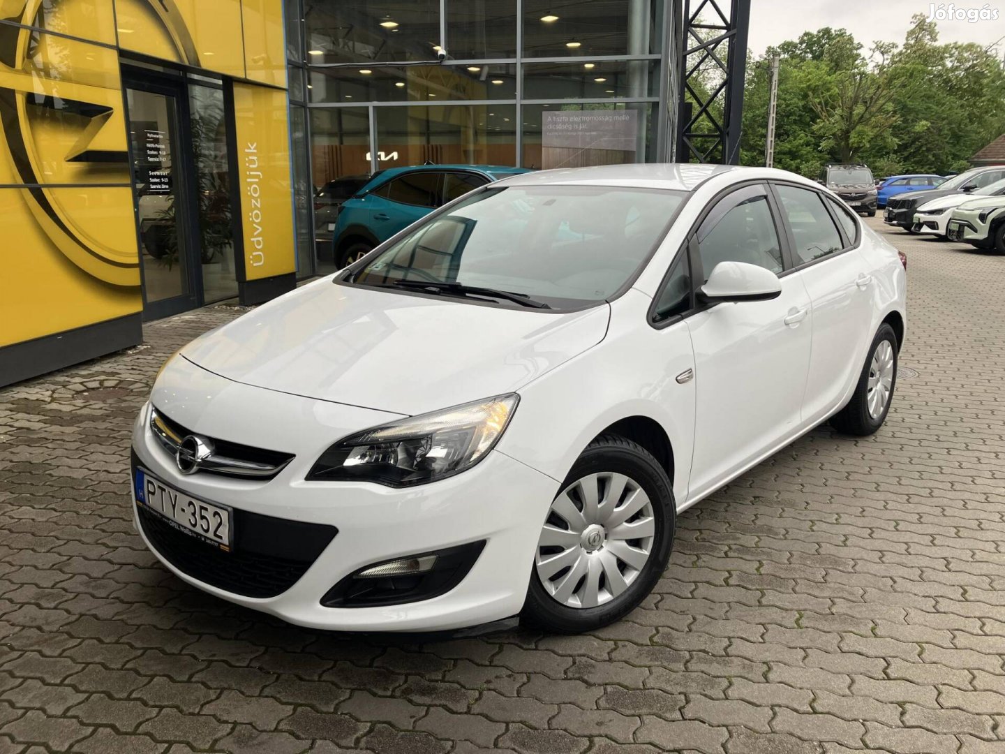 Opel Astra J Sedan 1.6 Enjoy EURO6 Magyar1./vez...