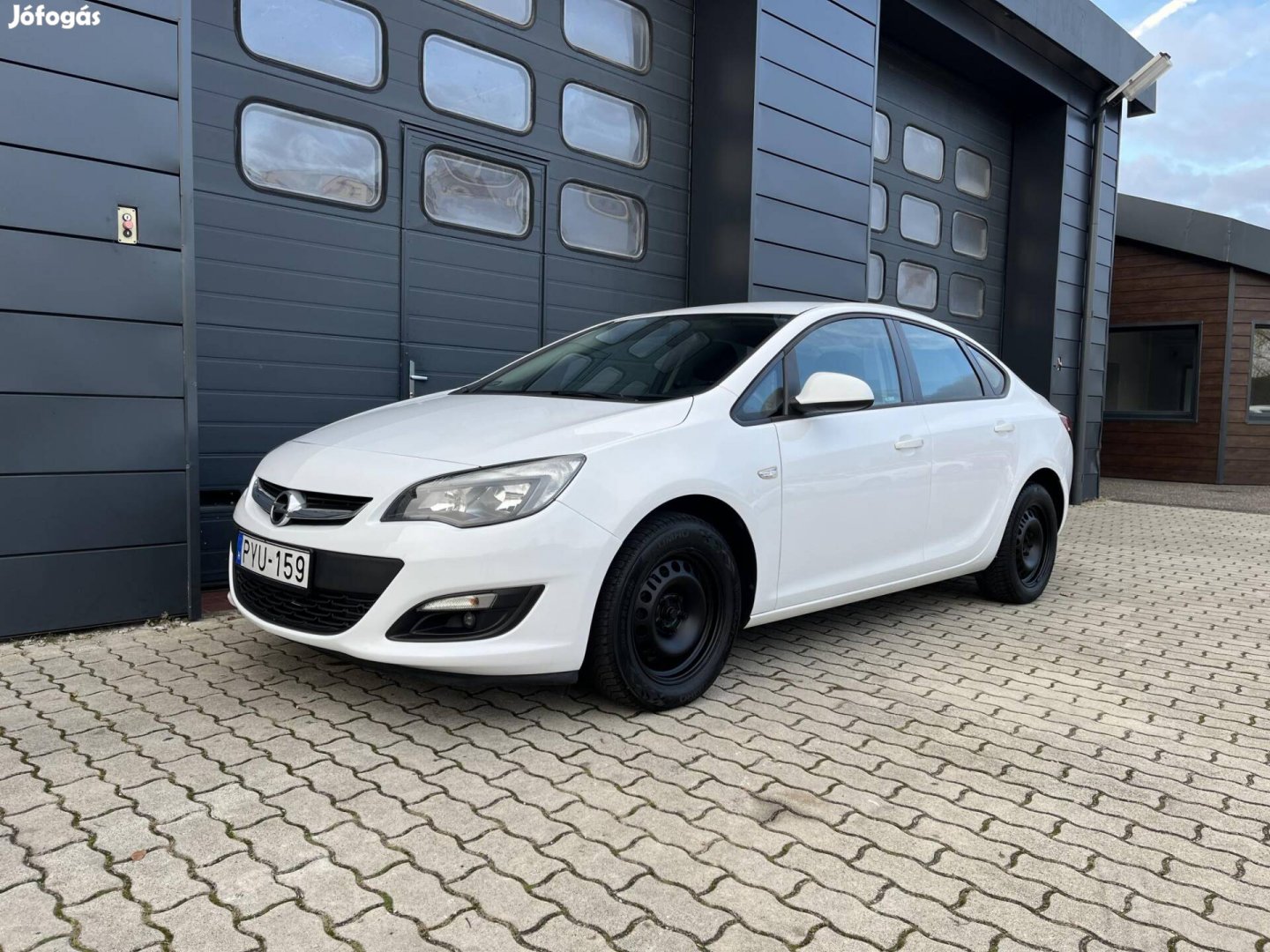 Opel Astra J Sedan 1.6 Enjoy EURO6 Szervizkönyv...