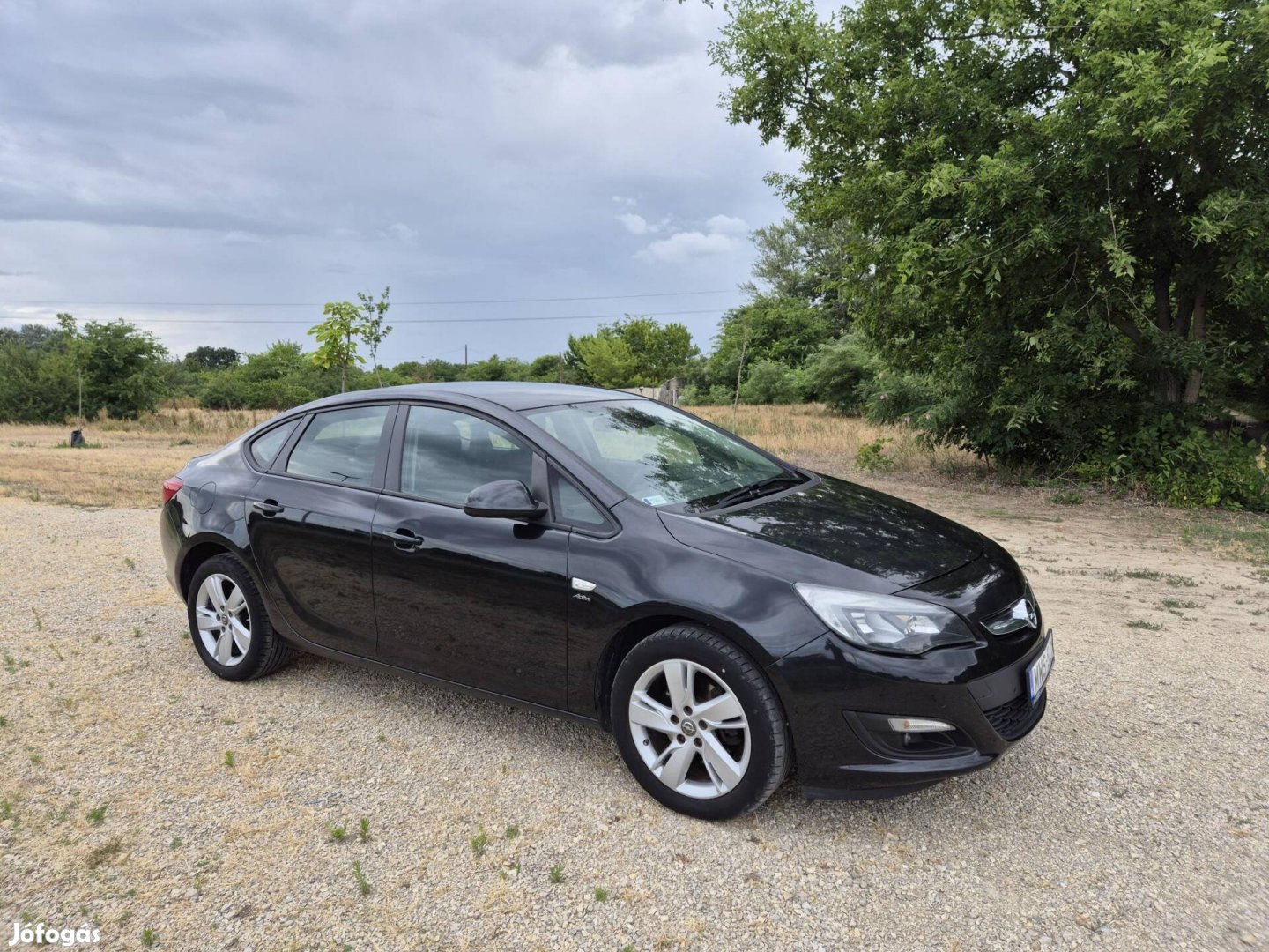 Opel Astra J Sedan 1.6 T Active Magyarországi.S...