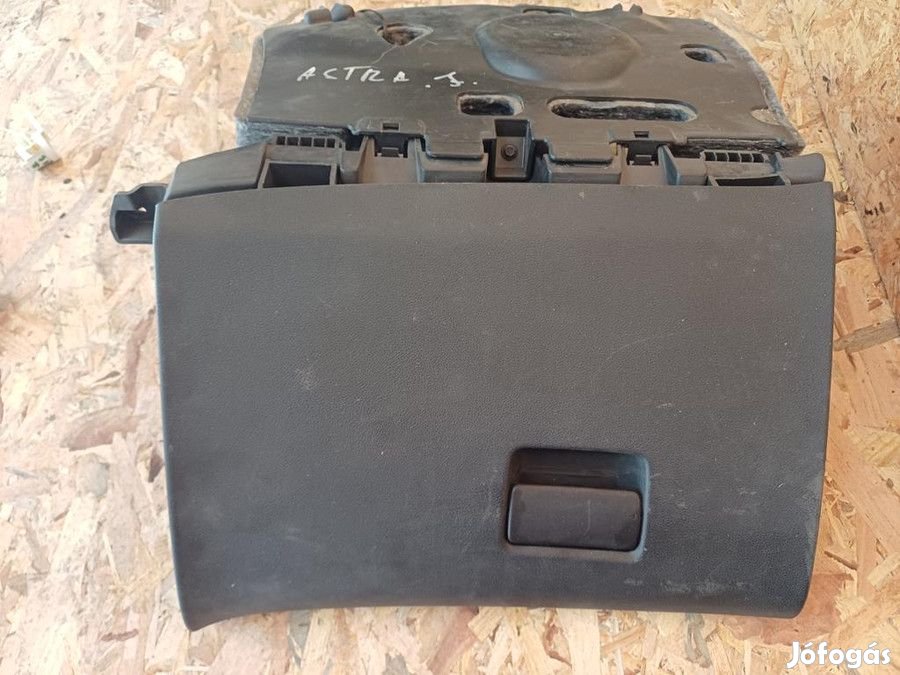 Opel Astra J 2009-2015 Kesztyűtartó