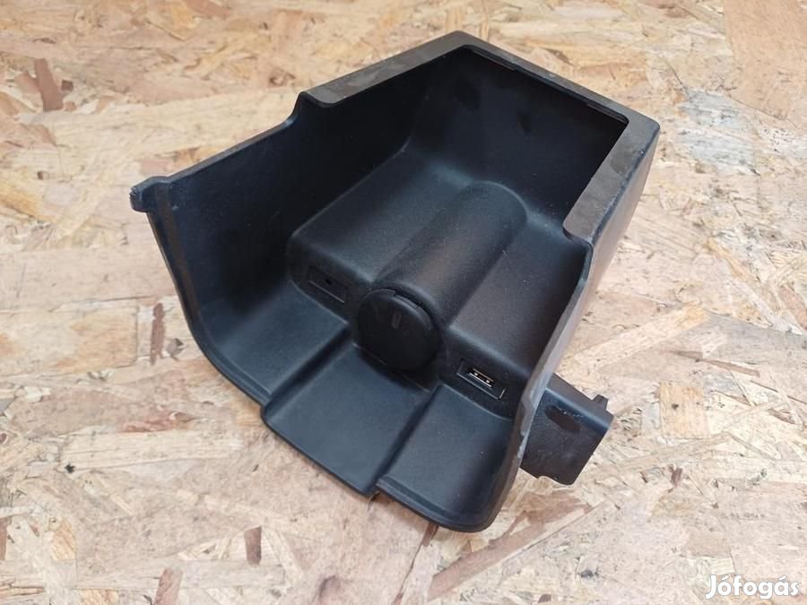 Opel Astra J (2009-2015) USB Aljzat