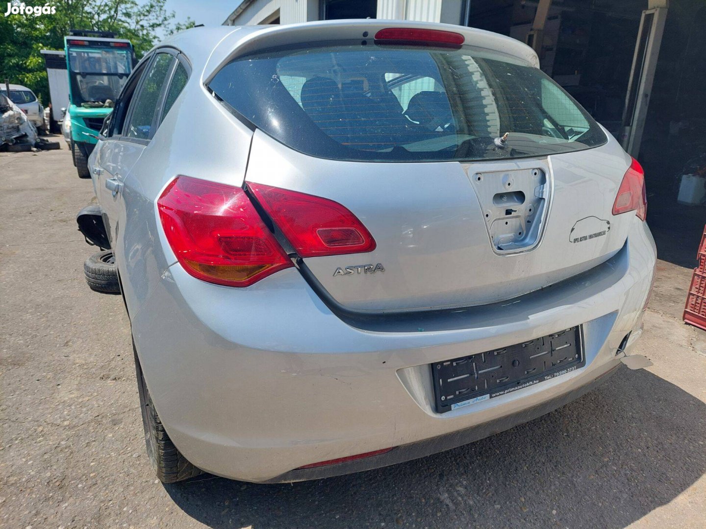 Opel Astra J csomagtérajtó