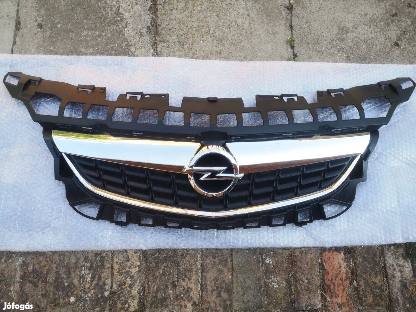 Opel Astra J facelift előtti hűtőrács