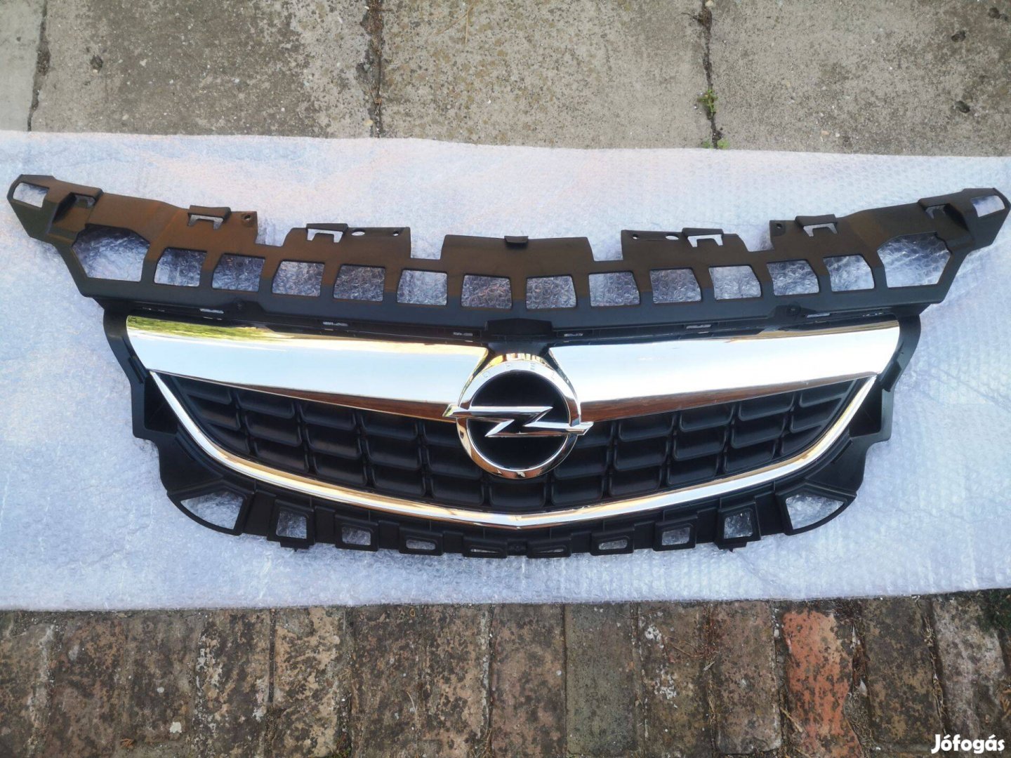 Opel Astra J facelift előtti hűtőrács