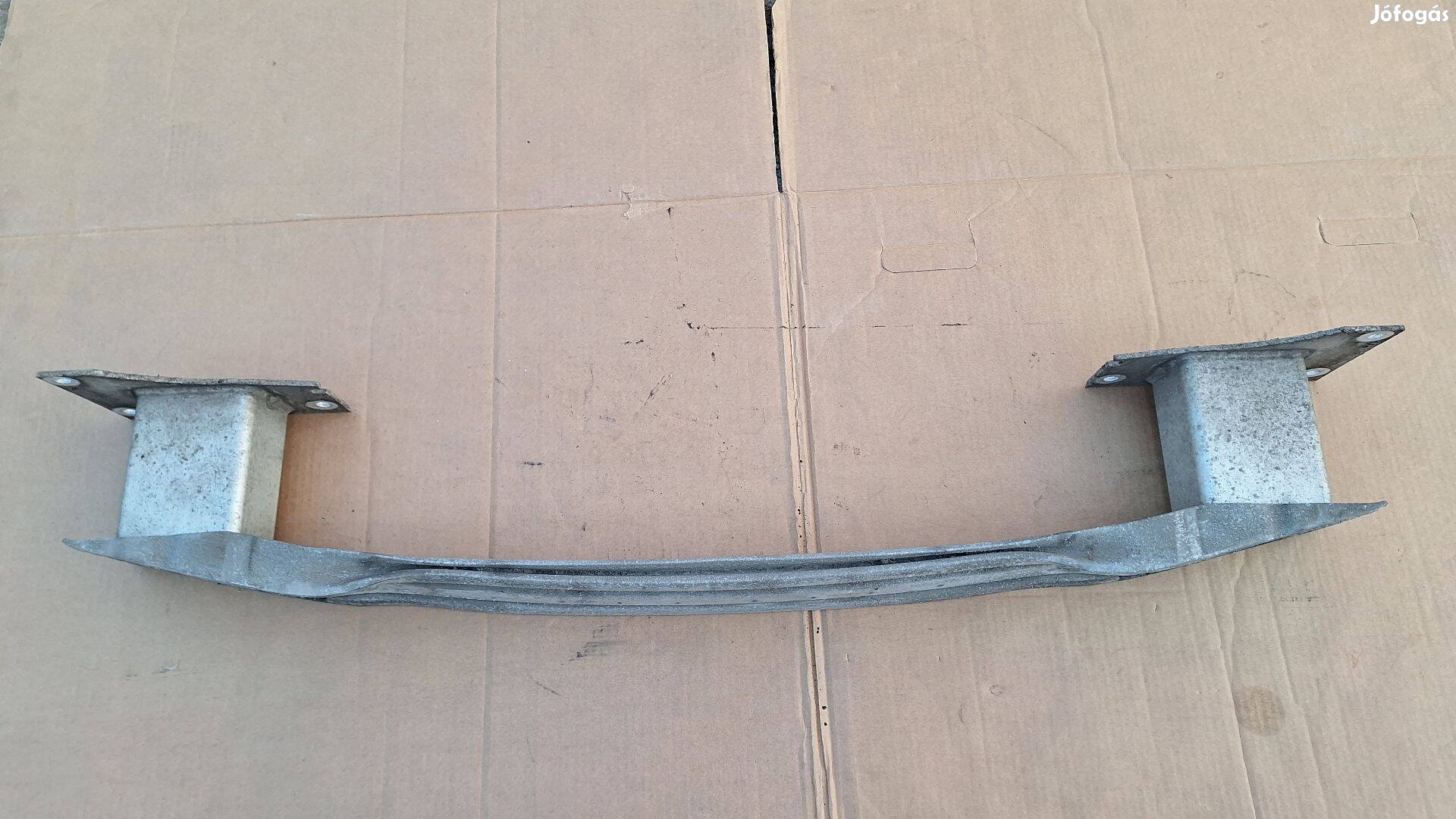 Opel Astra J hátsó merevítő