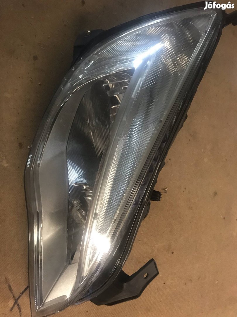 Opel Astra J jobb első lámpa