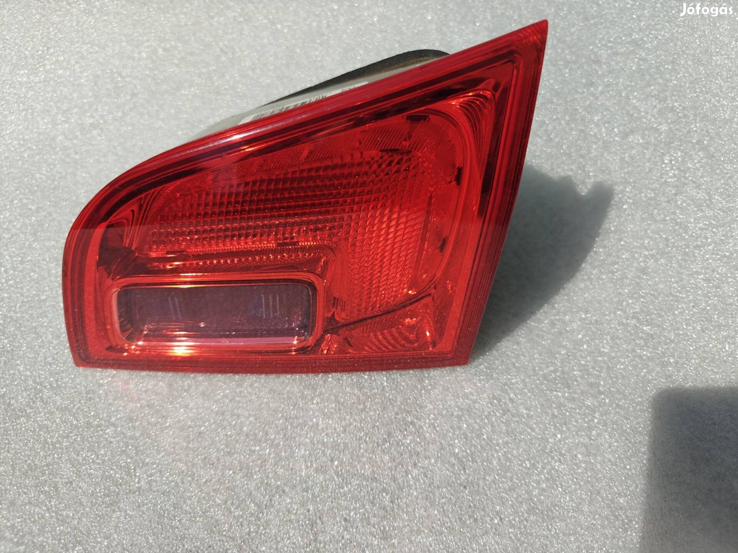 Opel Astra J jobb hátsó belső lámpa 13282247