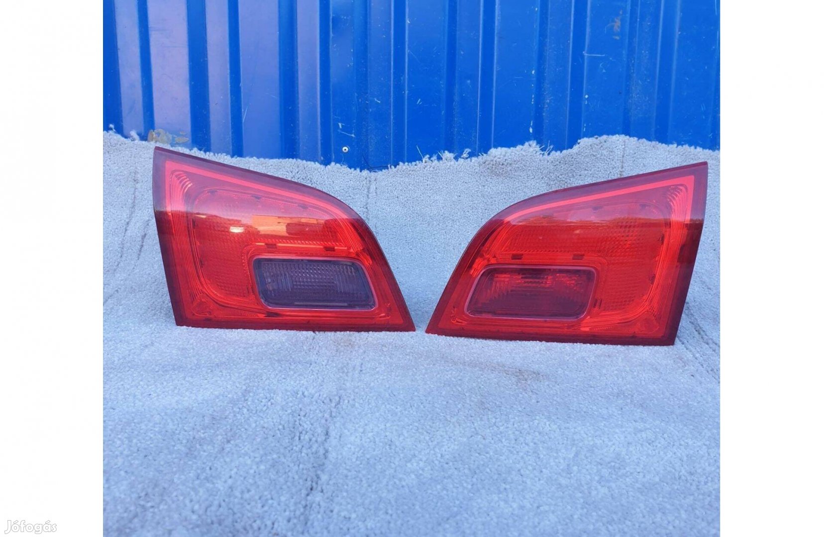 Opel Astra J kombi bal 13282248, jobb 13282249 hátsó belső lámpa